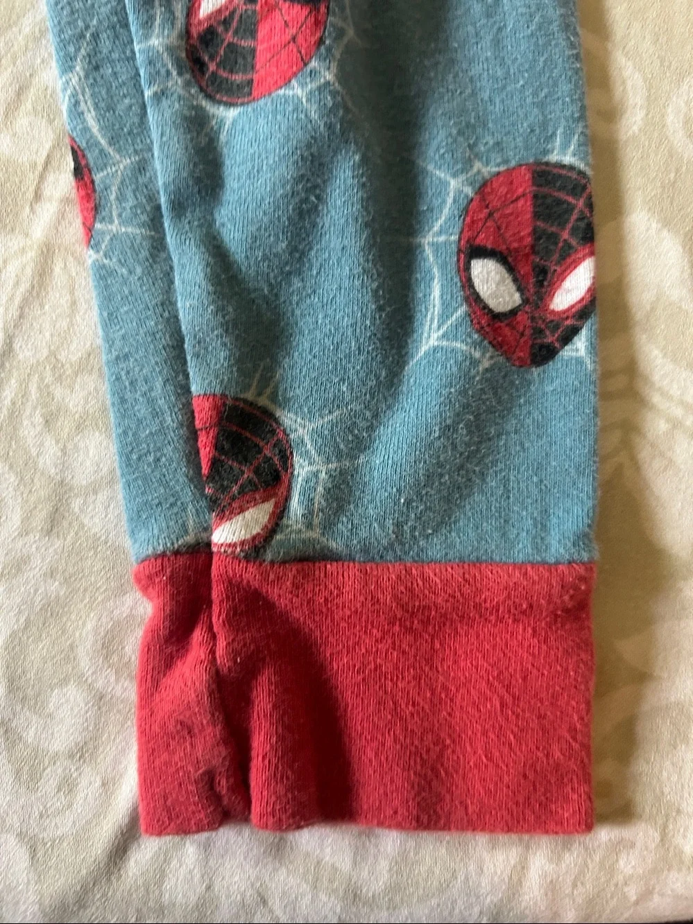 Marvel Kids Spider-Man Face Print Pajama Set in Blue and Red